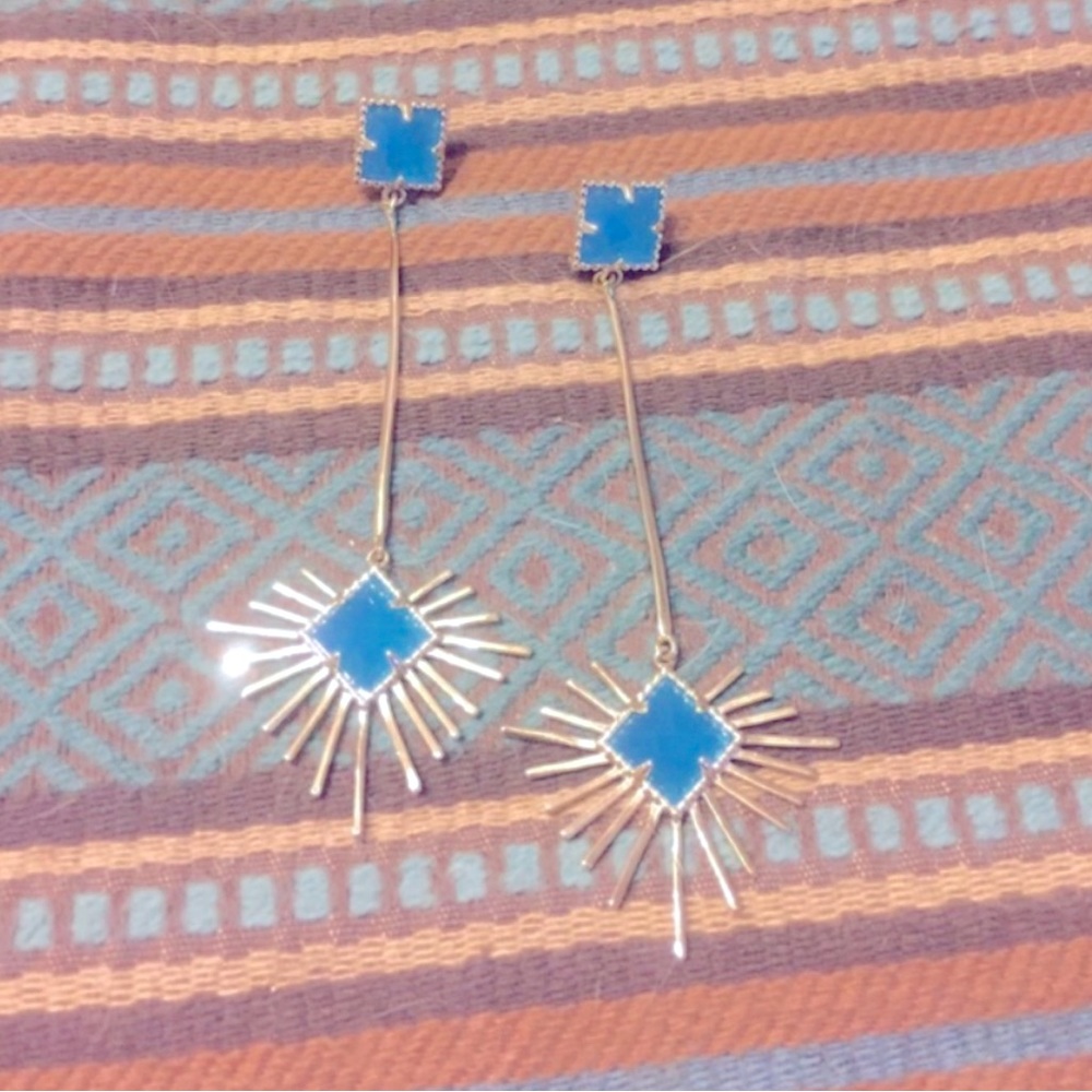 ISO Kendra Scott Venus earrings in light blue🩵